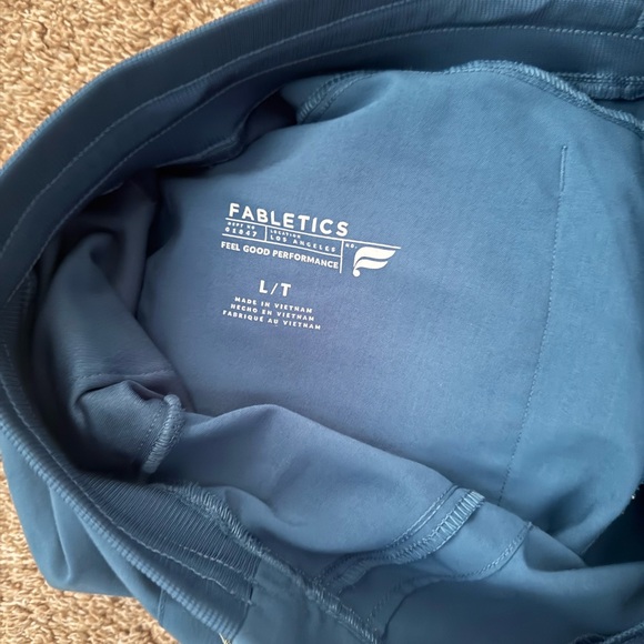 Fabletics Scrub Set - Picture 9 of 9